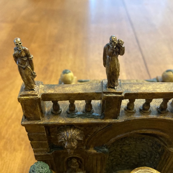 Department 56 Camden Park Fountain - Picture 5 of 8